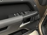 Land Rover Defender D300 AWD X-DYNAMIC SE AUT CZ - náhled 44