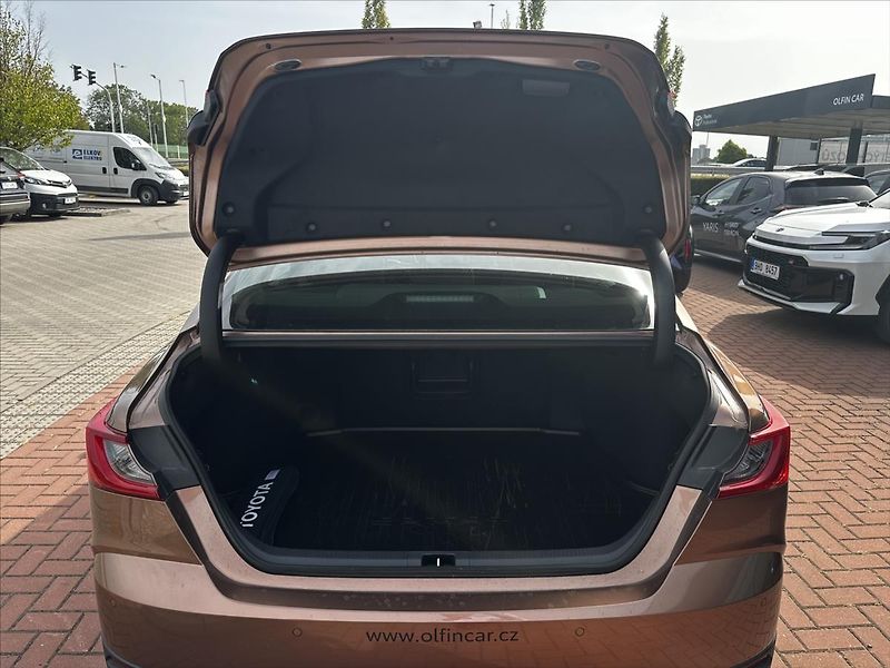 Toyota Camry 2,5 Executive - fotka 5 z 13