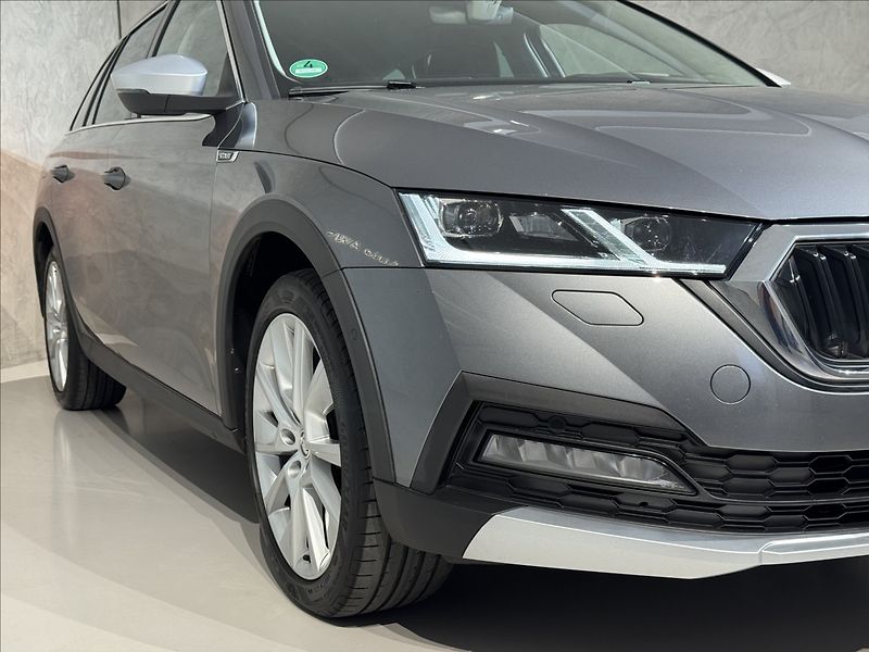 Škoda Octavia 2,0 TDi  DSG 4x4 Scout Virtual - fotka 5 z 47