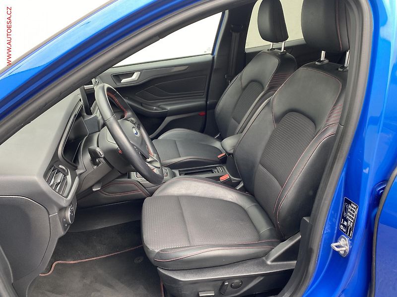 Ford Focus (2019) 1.0 EB, ST-Line, LED, navi - fotka 9 z 19