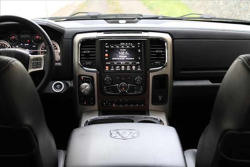 Dodge RAM 3.0L V6 EcoDIESEL / LARAMIE - fotka 25 z 43
