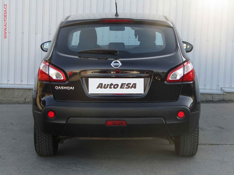 Nissan Qashqai (2013) 1.6i, 1.maj,ČR, Klima - fotka 5 z 14