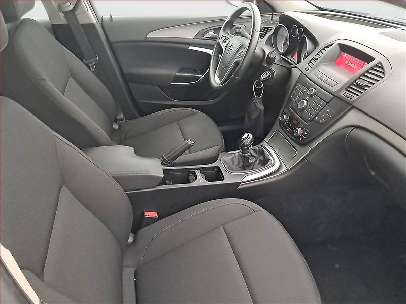 Opel Insignia (2011) 2.0 CDTI, po STK, Tažné - fotka 9 z 16