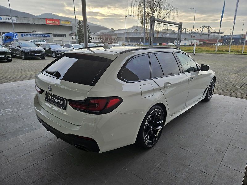 BMW Řada 5 530d xDrive Touring M Sport - fotka 6 z 13