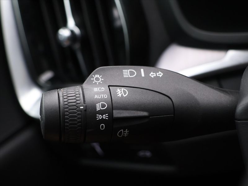 Volvo V60 2,0 B4 AWD Cross Country DPH - fotka 20 z 36