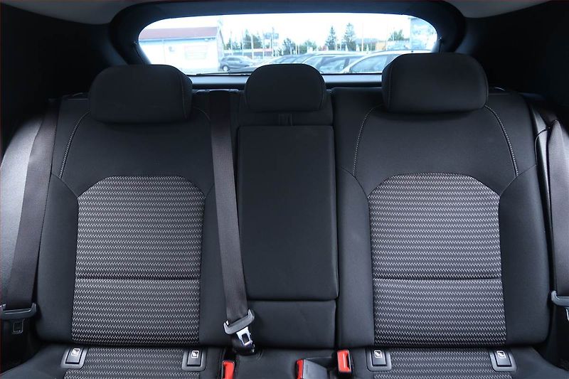 Kia XCeed (2022) 1.5 T-GDI, Serv.kniha - fotka 10 z 20