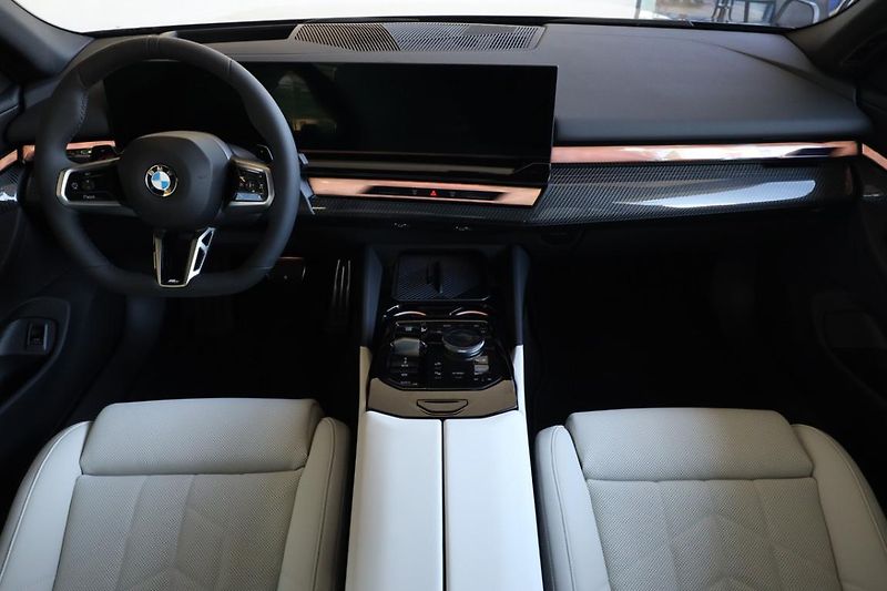 BMW Řada 5 540d xDrive Touring - fotka 5 z 18