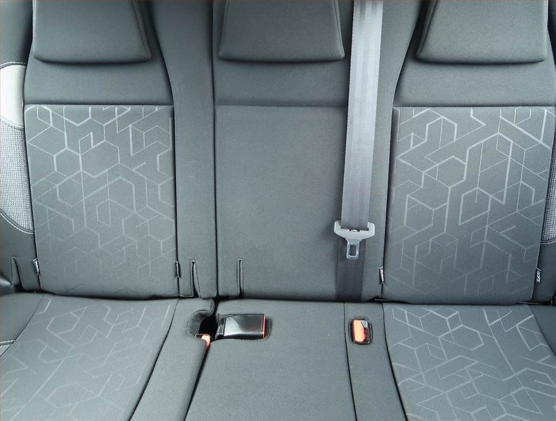 Peugeot 2008 (2018) 1.2 PureTech, ČR,1.maj - fotka 10 z 15