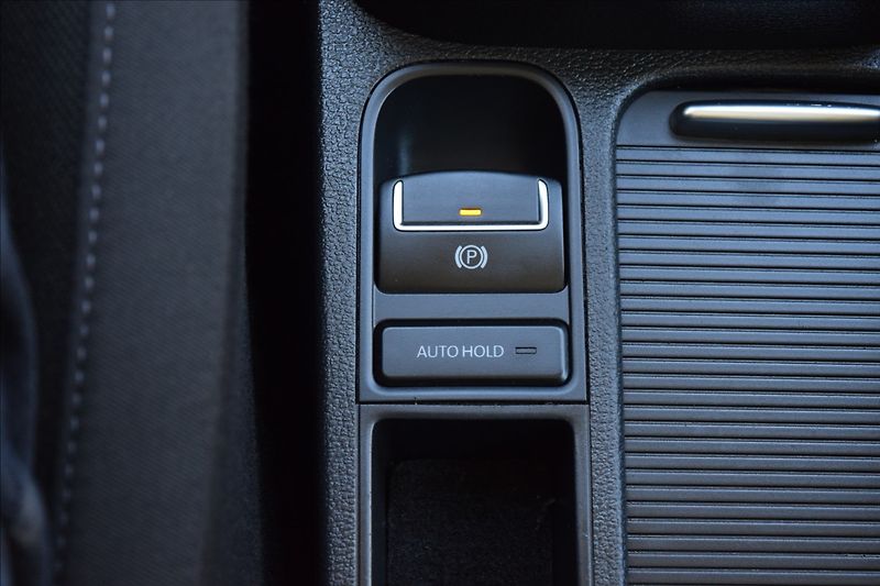 Volkswagen Tiguan 2,0 TDI 103KW NAVI TAŽNÉ ALU - fotka 39 z 47