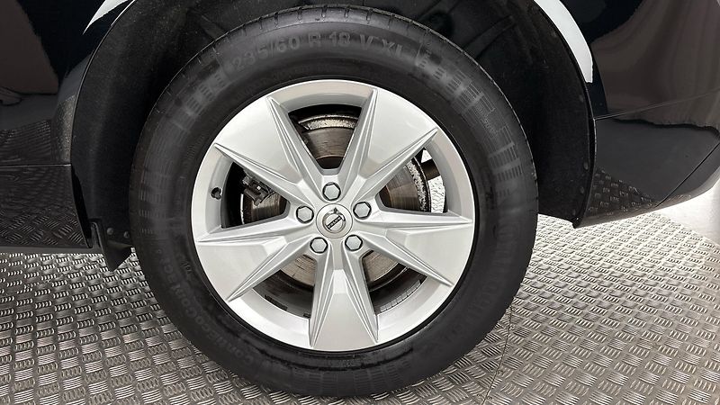 Volvo XC60 2.0 B4 AUT AWD Essential - fotka 19 z 27