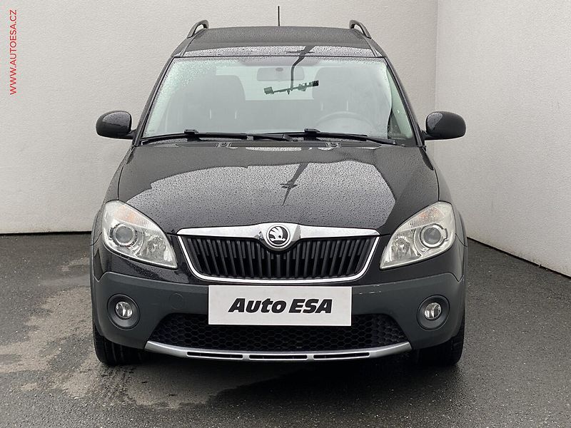 Škoda Roomster (2014) 1.2 TSi, Scout, +kola, panor - fotka 2 z 18