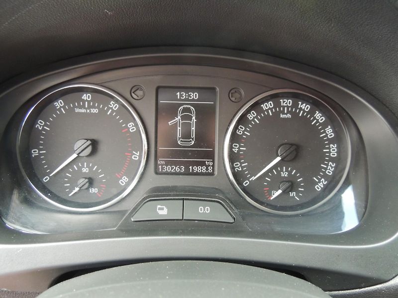 Škoda Rapid (2014) 1.2TSi,77kw,dobrá výbava,xenon - fotka 16 z 45