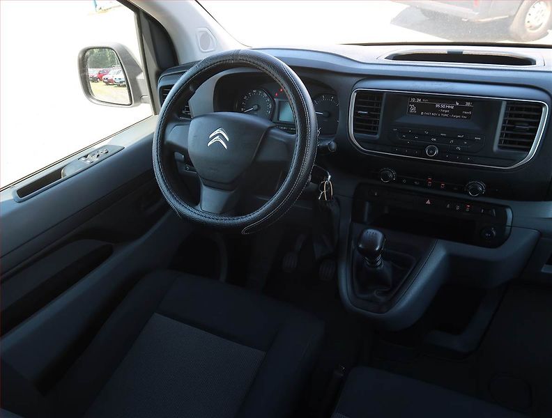 Citroën Jumpy (2019) 2.0 BlueHDi, Bus, 6Míst, ČR - fotka 7 z 16