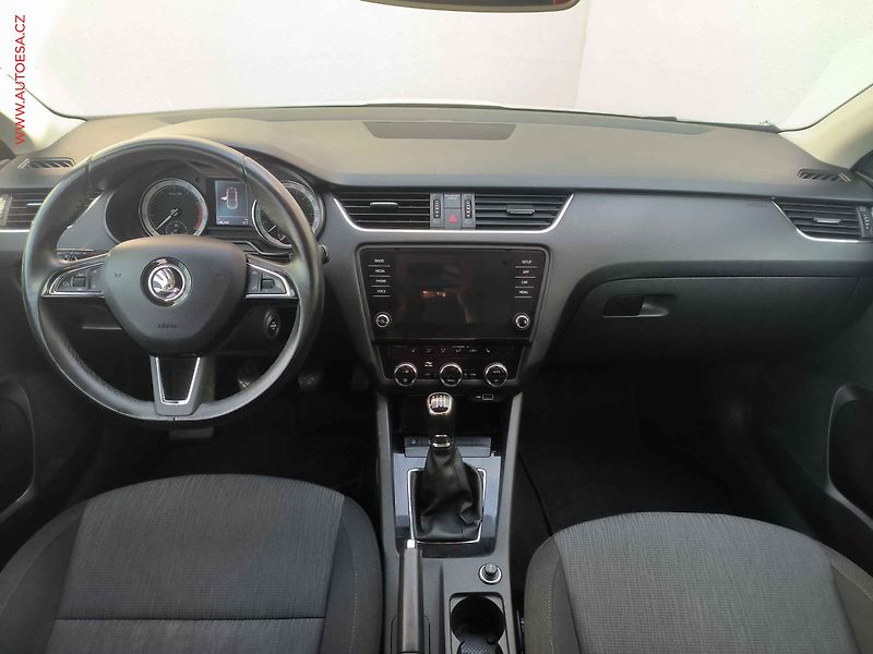 Škoda Octavia (2018) 1.4 TSI, 2.maj,ČR, Style, LED - fotka 8 z 21