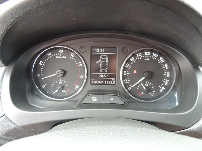Škoda Rapid (2014) 1.2TSi,77kw,dobrá výbava,xenon - fotka 21 z 45