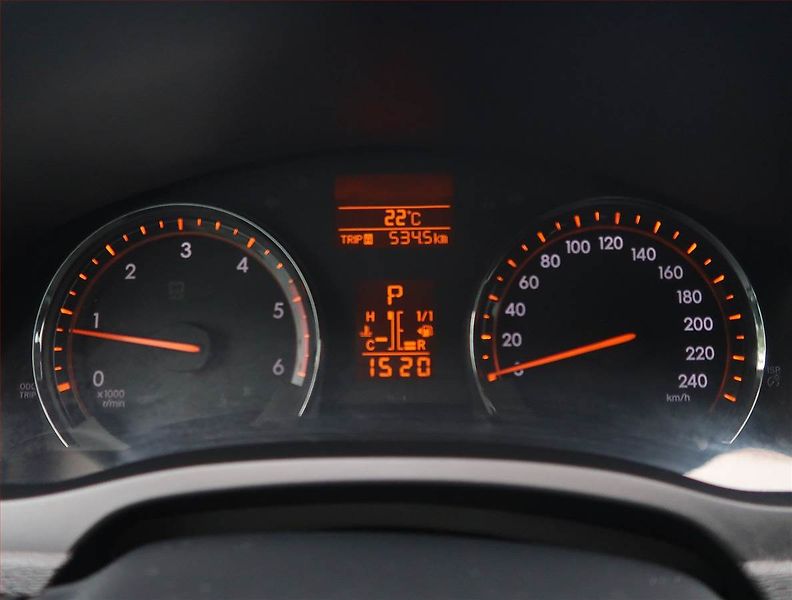 Toyota Avensis (2011) 2.2 D-4D, Automat, Navi - fotka 11 z 25