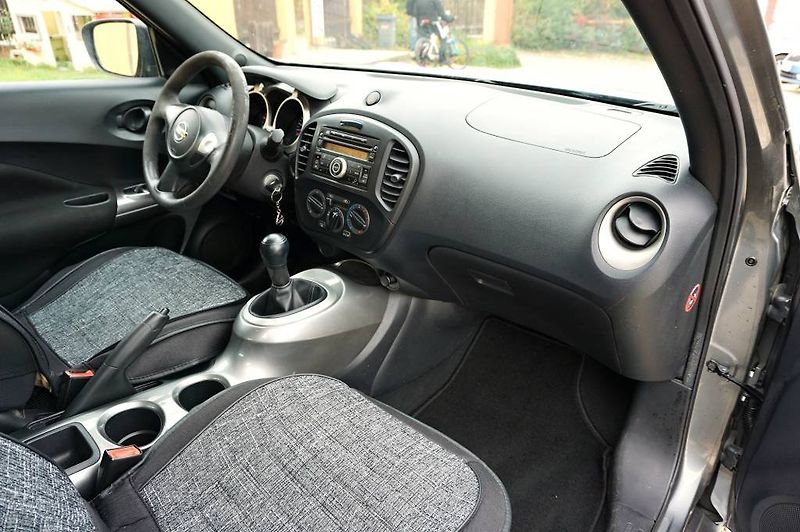 Nissan Juke (2015) 1,6i 69 kW - fotka 19 z 40