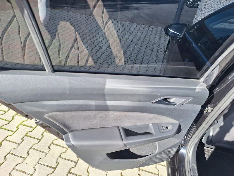 Volkswagen Golf (2023) Variant VIII / 2.0 TDI / 110 k - fotka 25 z 33