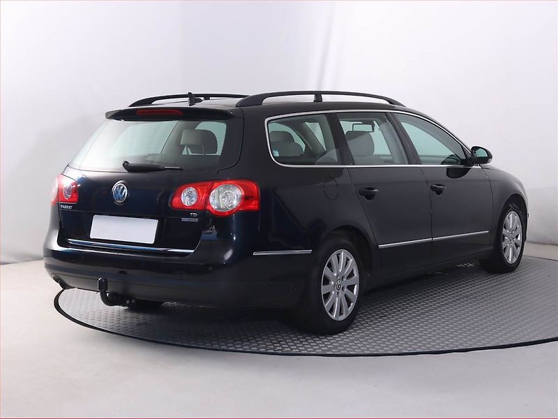 Volkswagen Passat (2010) BlueMotion 1.6 TDI, Navi - fotka 5 z 18