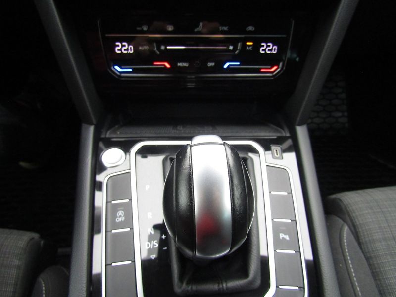 Volkswagen Passat (2021) 2.0 TDI 110kW DSG ACC - fotka 39 z 46
