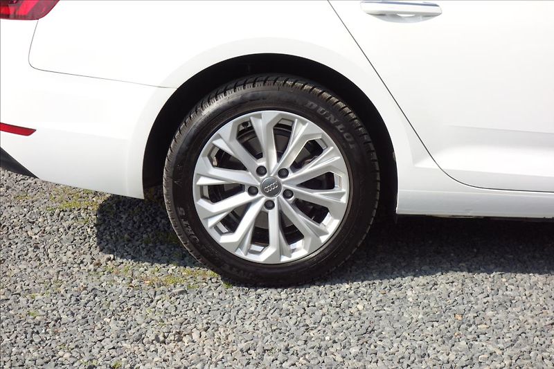 Audi A4 2,0 TDi, ČR, 1 MAJ., SERV. KN. - fotka 9 z 39