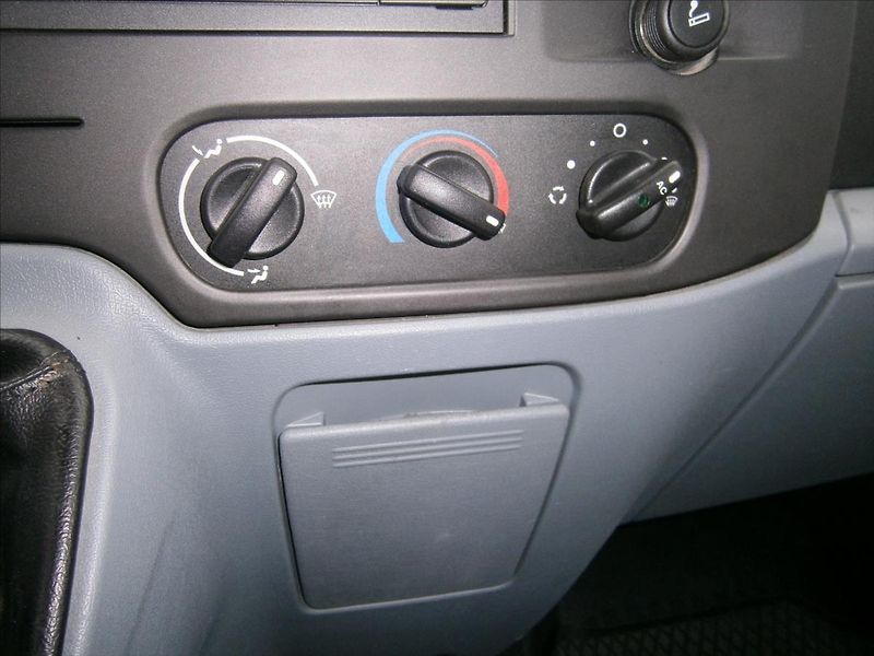 Ford Transit 2,2 TDCI KLIMA 9 MÍST - fotka 16 z 19