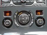 Peugeot 5008 (2015) 2.0 HDi, AC, navi, park.asist - náhled 16