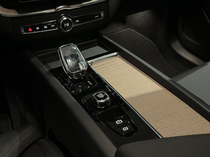 Volvo XC60 (2026) 2,0 B5  Plus Dark - fotka 31 z 31