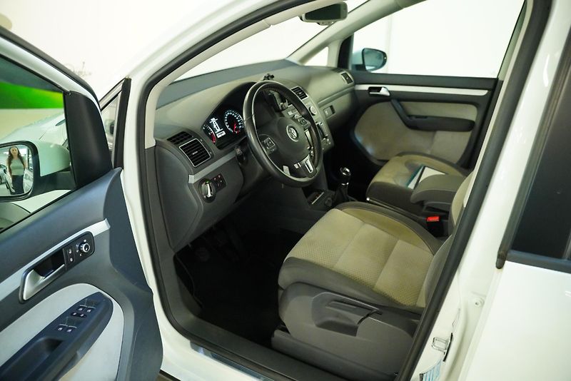Volkswagen Touran - fotka 5 z 6
