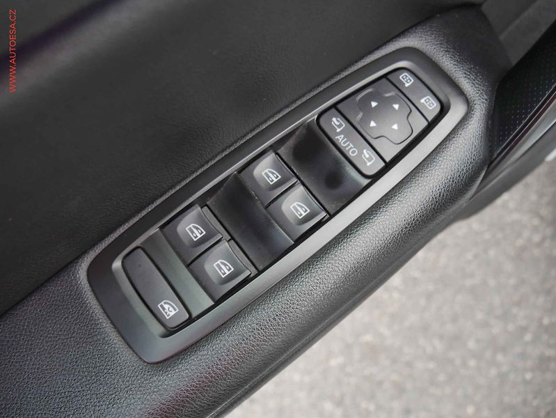 Renault Mégane (2017) 1.6dCi, ČR, Navi, AC - fotka 14 z 16