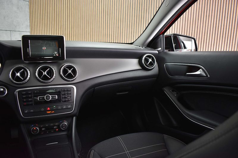 Mercedes-Benz GLA 220d 4MATIC*HARMAN*KAMERA*ČR 1 - fotka 10 z 41