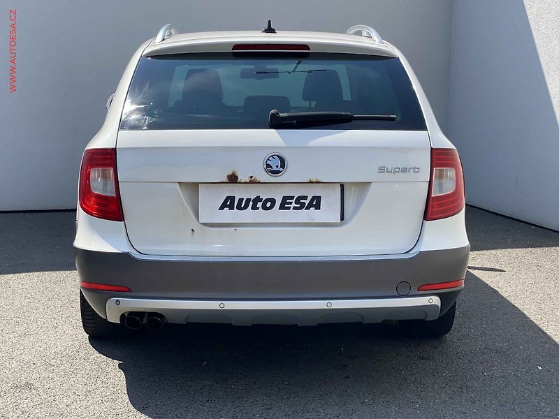 Škoda Superb (2012) 2.0TDi, DSG, bixen - fotka 5 z 21