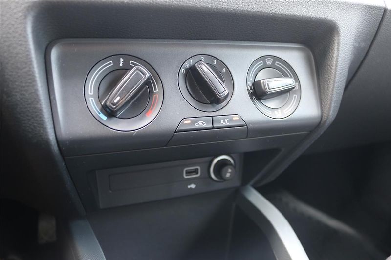 Škoda Fabia 1,0 ČR, 1. Majitel - fotka 18 z 33