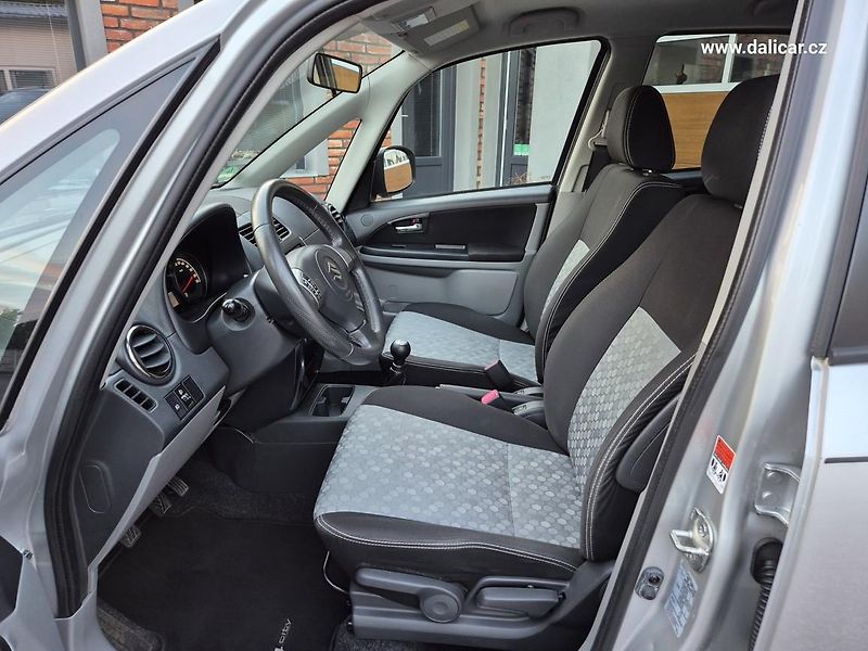 Suzuki SX4 (2013) 1.6VVT 88KW CITY + - fotka 32 z 53