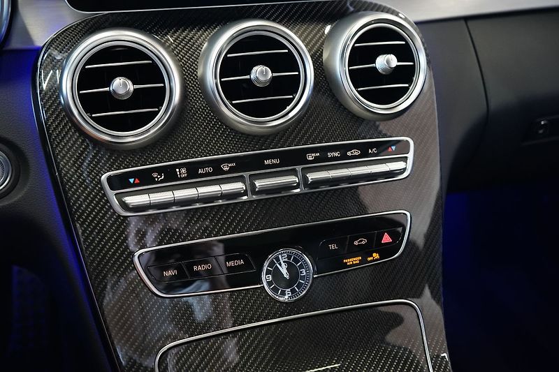 Mercedes-Benz Třídy C C43 AMG 4MATIC, Ventilace, HUD - fotka 38 z 47