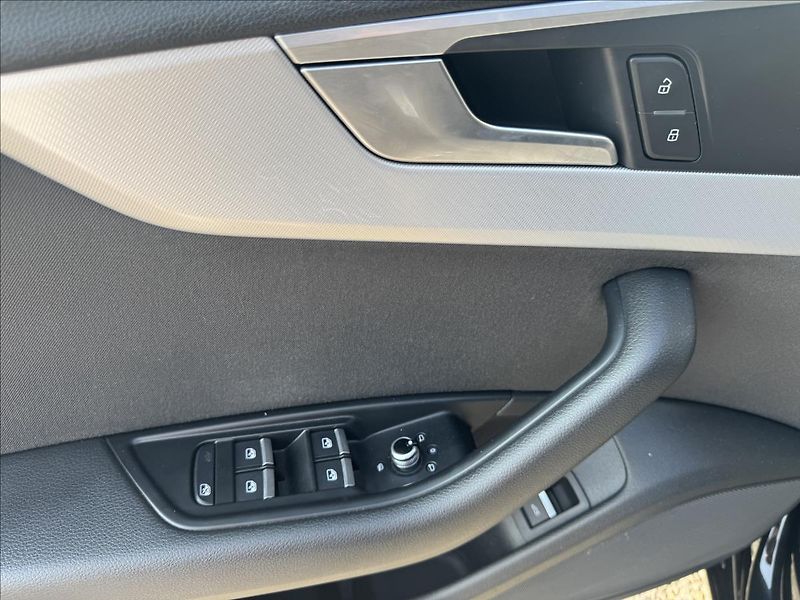Audi A4 2,0 TDI,Automat,Led,Kamery - fotka 10 z 23