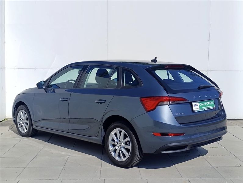 Škoda Scala 1,6 TDi DSG Ad.tempomat LED AL - fotka 11 z 36