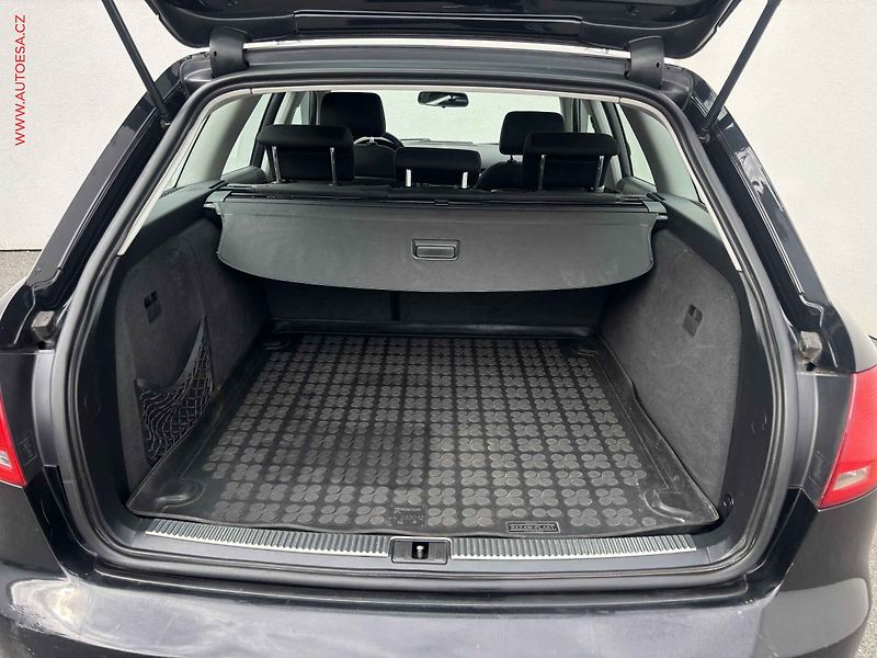 Audi A4 (2005) 2.0TDi, 2.maj, AC, tažné - fotka 7 z 14
