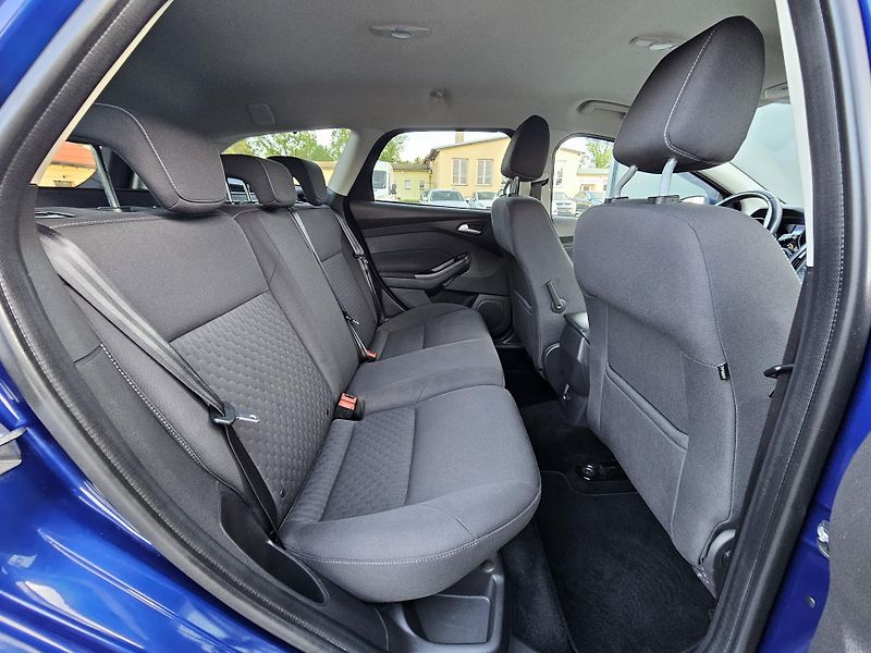 Ford Focus 1.0 92kW,VÝHŘEV,2xKOLA,SERVIS - fotka 40 z 64