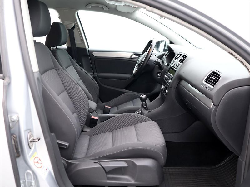 Volkswagen Golf 1,4 MPI 59KW Klimatizace CZ - fotka 11 z 31