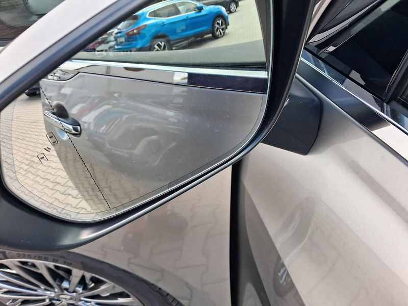 Lexus LM 350h  2.5 HSD e-CVT AWD Luxury - fotka 29 z 30