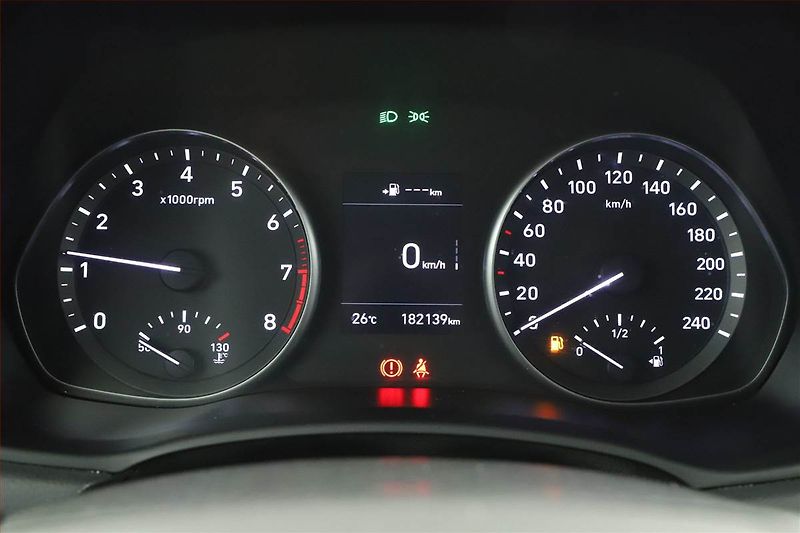 Hyundai i30 (2017) 1.0 T-GDI, Tempomat - fotka 8 z 16