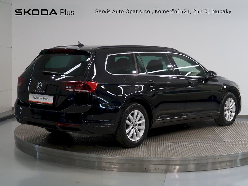 Volkswagen Passat (2022) BUSINESS PREMIUM 2.0TDI 110KW - fotka 2 z 38