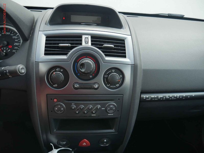Renault Mégane (2008) 1.6i, Klima - fotka 11 z 12