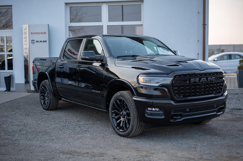 Dodge RAM (2025) 1500 LIMITED 3.0l - fotka 4 z 15