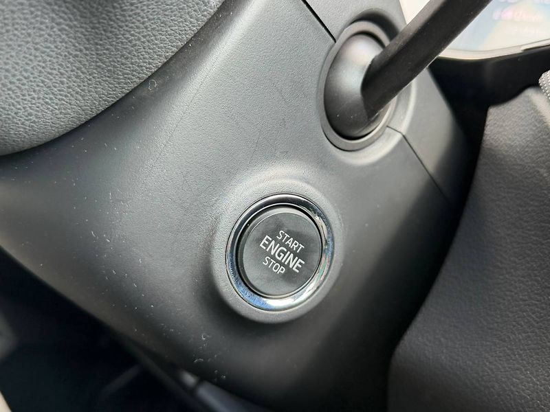 Škoda Fabia Selection 1,0 MPI 59 kW 5° MP - fotka 21 z 28
