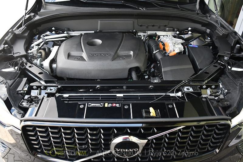 Volvo XC60 2.0T8 R-Desing RECHARGE - fotka 52 z 54