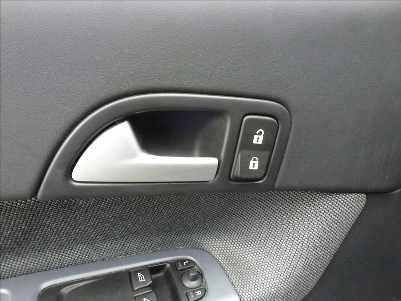 Volvo C30 2,0 i 16V Titanium Grey - fotka 38 z 62