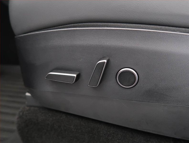 Tesla Model Y (2023) RWD LFP 60kWh, SoH 98% - fotka 21 z 32