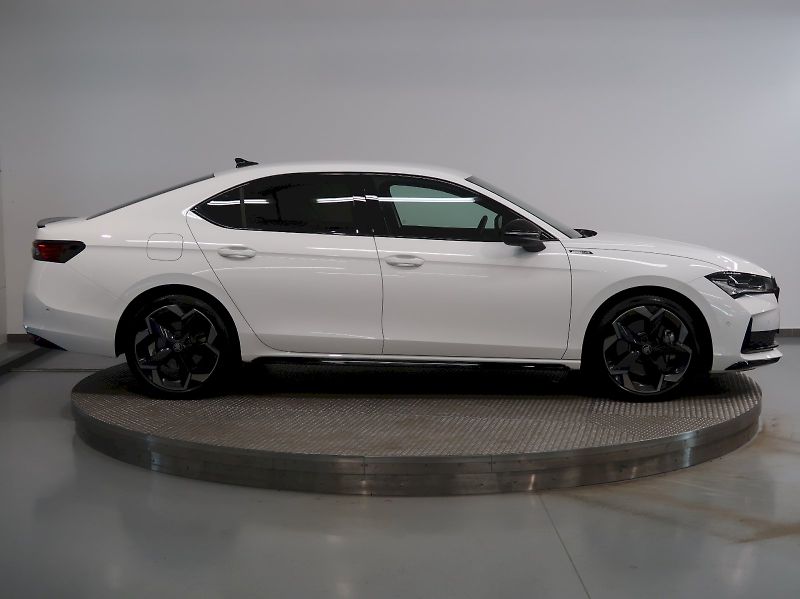 Škoda Superb (2026) SPORTLINE 2.0TDI 142KW TAŽNÉ W - fotka 8 z 43